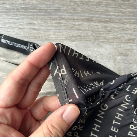 PRETTYLITTLETHING Plus Black Oversized T Shirt  Dress - Picture 16 of 16